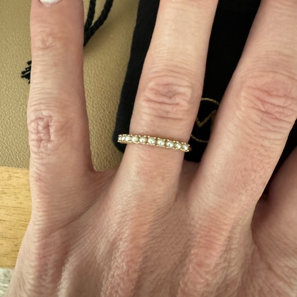 Mejuri Gold and Pearl Band Ring - Picture 4 of 4